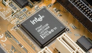 Imagem da matéria: Bitcoin é uma “crise climática”, diz CEO da Intel ao promover chip de mineração