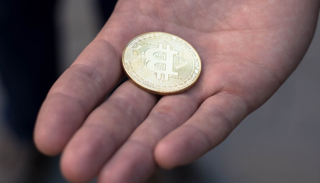 Imagem da matéria: Crypto.com cobra que clientes devolvam dinheiro emprestado em países onde serviço é proibido