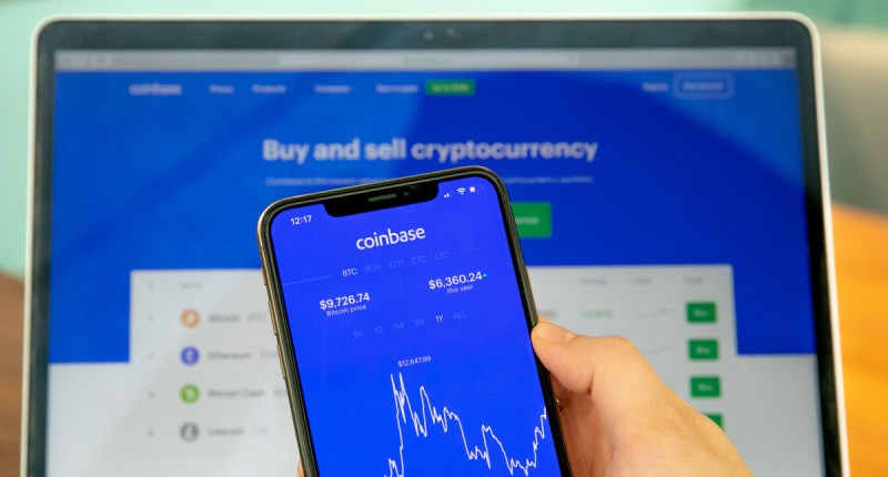 Imagem da matéria: CEO da Coinbase afirma que irá proibir usuários russos se governo americano exigir