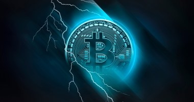 Moeda do Bitcoin envolta por raios (Lightning Network)