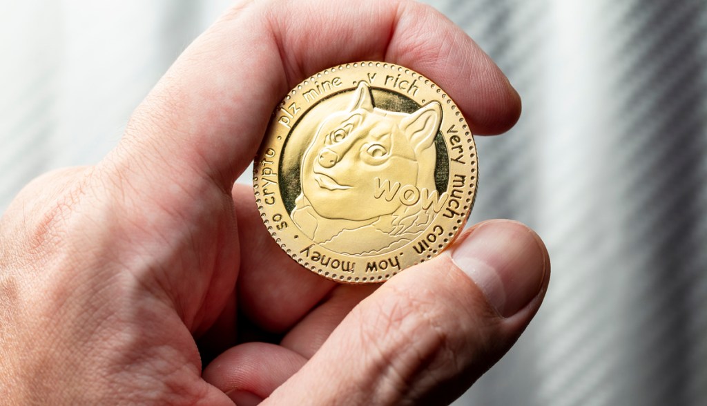 Imagem da matéria: Entusiastas de Dogecoin enviam criptomoedas em auxílio à Ucrânia