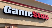 Imagem da matéria: GameStop vai fechar seu mercado de NFTs por "incerteza regulatória"