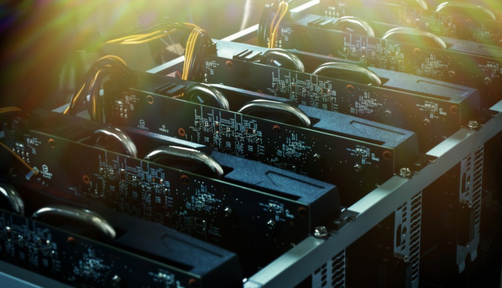 Imagem da matéria: Preços de placas usadas para minerar criptomoedas caem 37% em um ano