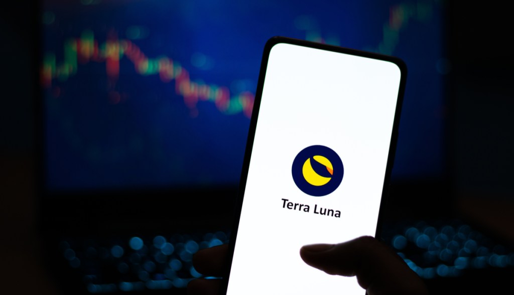 Imagem da matéria: Veja quais corretoras irão apoiar a estreia da criptomoeda Luna 2.0 nesta sexta-feira