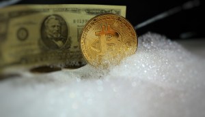 Imagem da matéria: Interpol investiga trio nigeriano suspeito de usar Bitcoin para lavar US$ 215 milhões