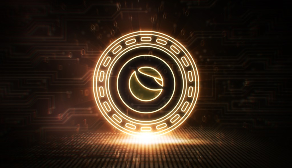 Imagem da matéria: LUNA vira ativo tóxico e empresas correm para avisar que não possuem exposição à criptomoeda