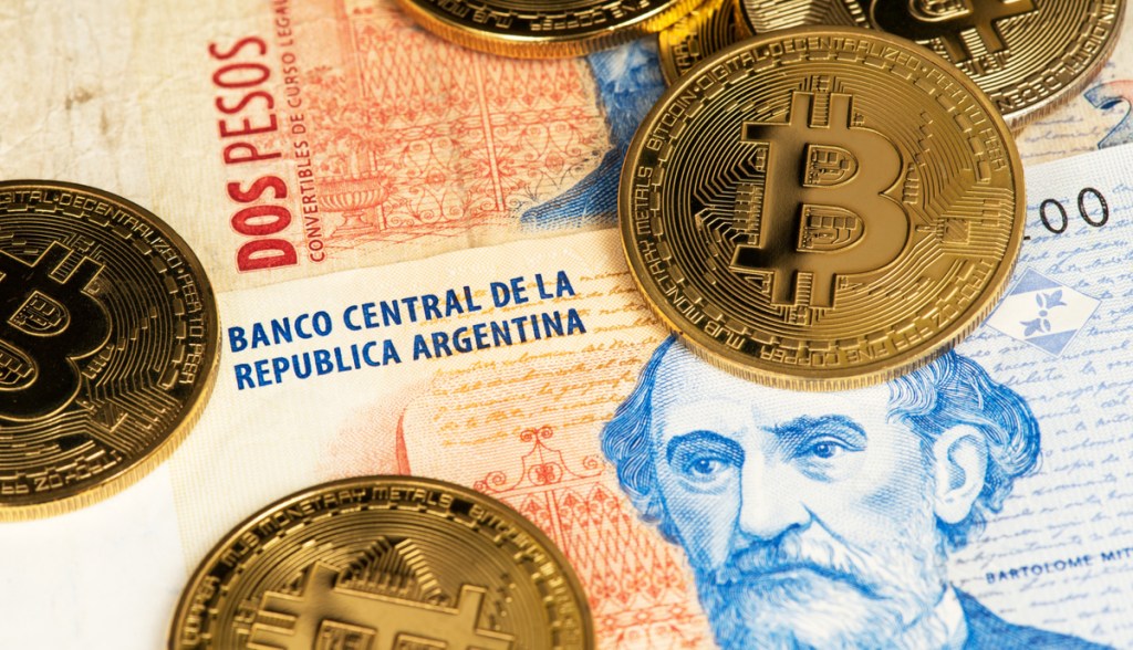 Imagem da matéria: Banco argentino promete reembolsar clientes após governo proibir negociação de criptomoedas