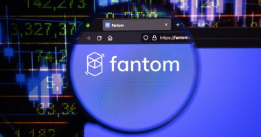 Lupa sob tela mostra logotipo da Fantom