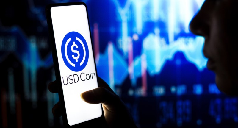 Imagem da matéria: USDC desponta como vencedora em meio à crise das stablecoins