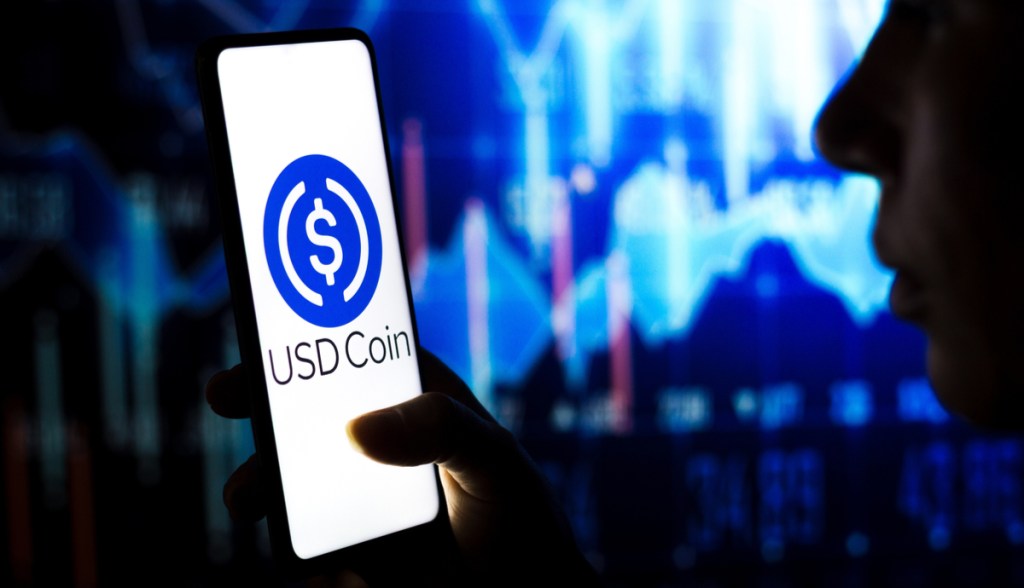 Imagem da matéria: USDC desponta como vencedora em meio à crise das stablecoins