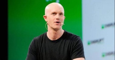 CEO da corretora de criptomoedas Coinbase, Brian Armstrong, participa de palestra