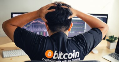 Imagem da matéria: Manhã Cripto: Preço do Bitcoin (BTC) despenca mais de 4% após regulador dos EUA adiar decisão sobre ETFs