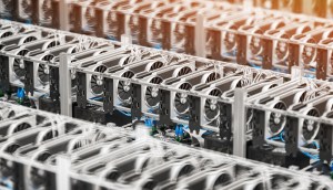 Imagem de várias máquinas de mineração de criptomoedas