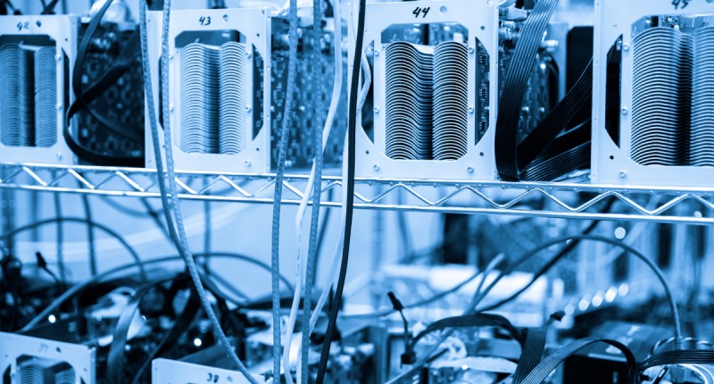 Imagem da matéria: Para enfrentar crise, mineradores vendem mais bitcoin do que produzem