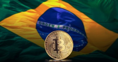 Imagem da matéria: Bolsonaro tem até hoje para assinar Lei das Criptomoedas; entenda o trâmite