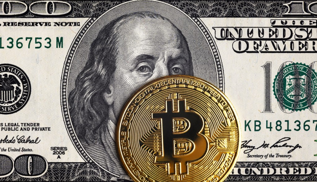 Imagem da matéria: Larry Fink alerta que o Bitcoin pode ameaçar o domínio do dólar se EUA não controlarem dívida