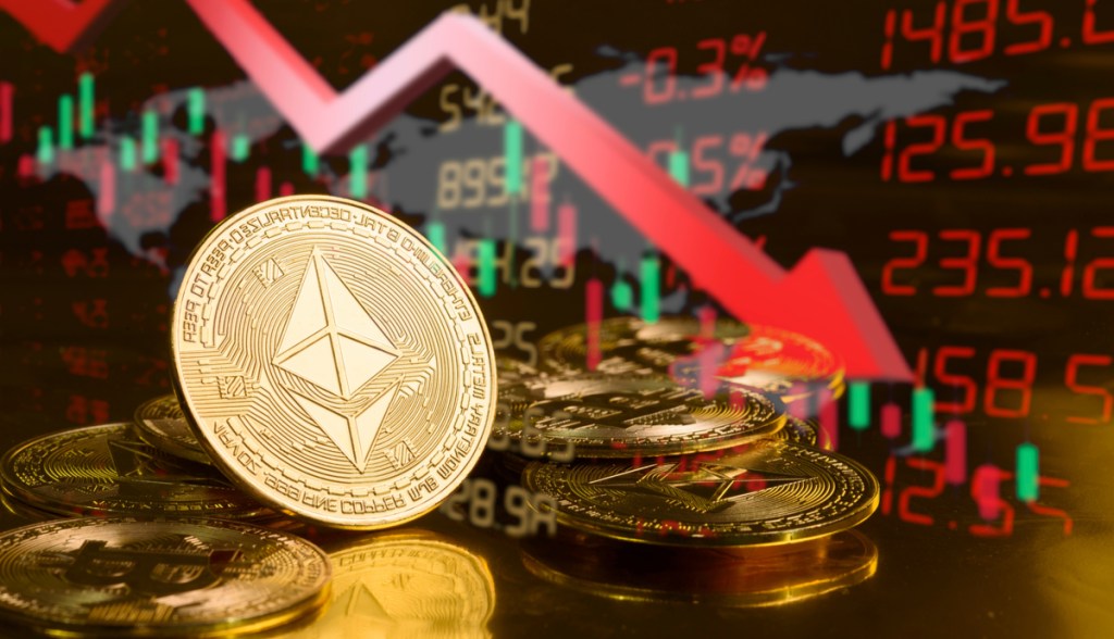 Imagem da matéria: Investidores liquidam posições em Bitcoin e Ethereum enquanto as criptomoedas despencam