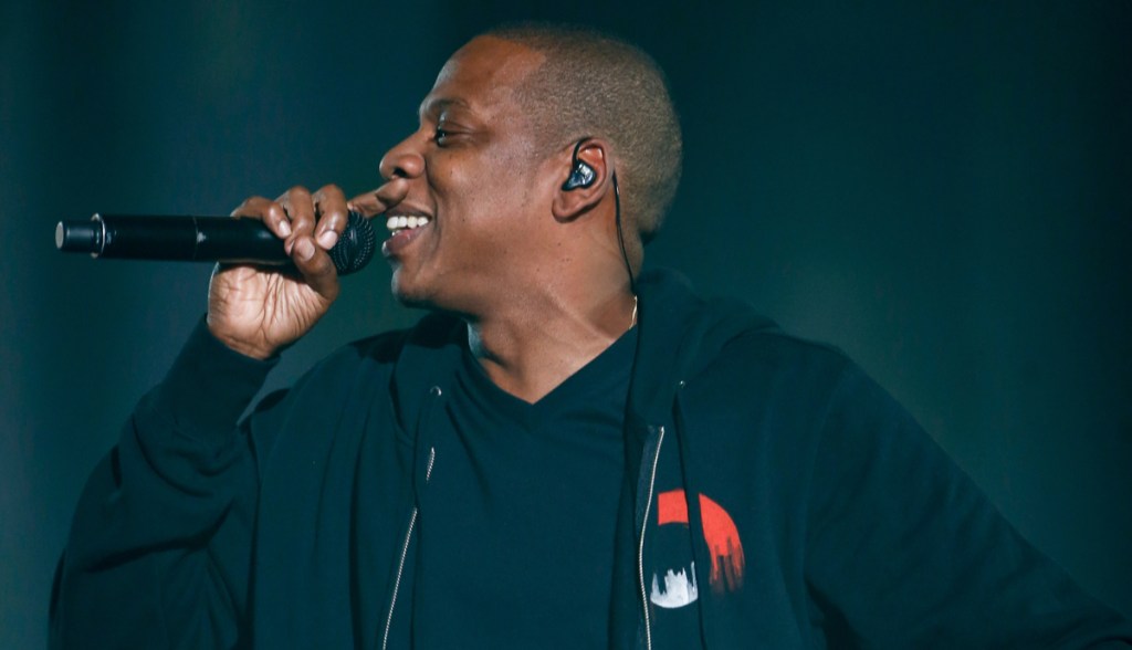 Imagem da matéria: Rapper Jay-Z cria escola de Bitcoin para educar crianças do bairro onde nasceu
