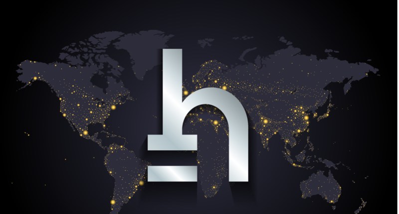 logo do token Hathor HTR com mapa mundi em preto ao fundo.jpg