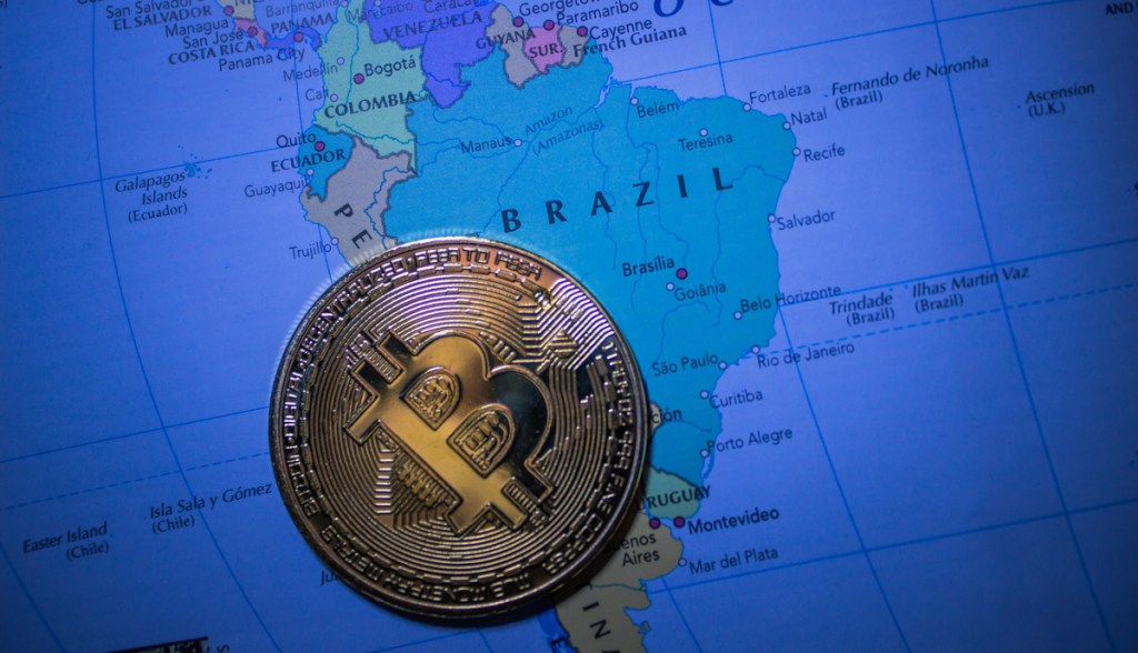 Imagem da matéria: Negociação de criptomoedas por brasileiros em corretoras estrangeiras cai pela metade, mostra Receita Federal