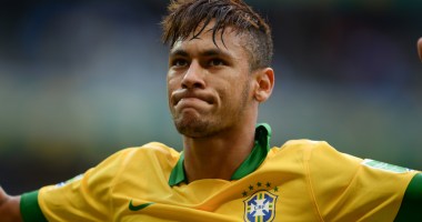 Neymar com a camisa da seleção