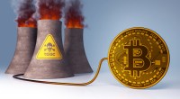 Ilustração de uma moeda de bitcoin ligada por um cano a três cones flamejantes