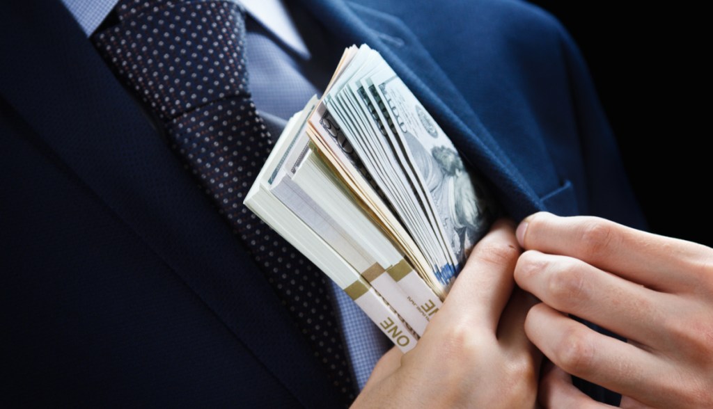 Imagem da matéria: Executivo admite culpa por aplicar golpe com criptomoeda e usar dinheiro para pagar condomínio no Havaí