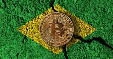 Imagem da matéria: Relatório da Receita Federal mostra queda de 40% no volume de corretoras de criptomoedas no exterior em outubro