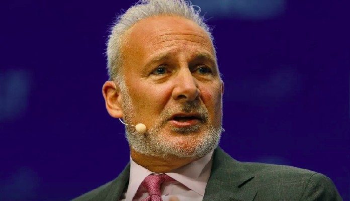 peter schiff falando ao microfone