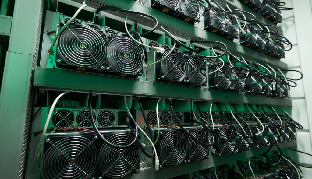 Imagem da matéria: Mineradora de bitcoin vai deixar a Rússia por receio de sanções econômicas após invasão à Ucrânia