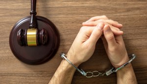 Imagem da matéria: Homem é condenado na Flórida a 20 anos por pirâmide que tinha participação do "Sheik das Criptomoedas"