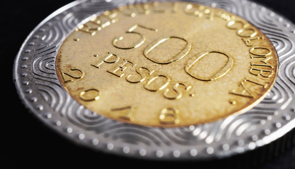 Zoom em moeda de 500 pesos colombianos