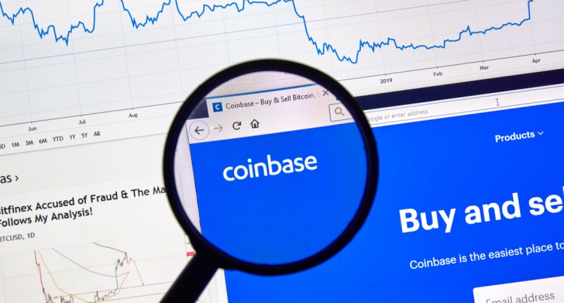 Lupa sobre o logotipo da Coinbase