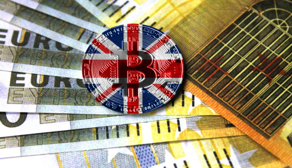 Moeda de bitcoin pintada com cores da bandeira do reino unido em cima de euros