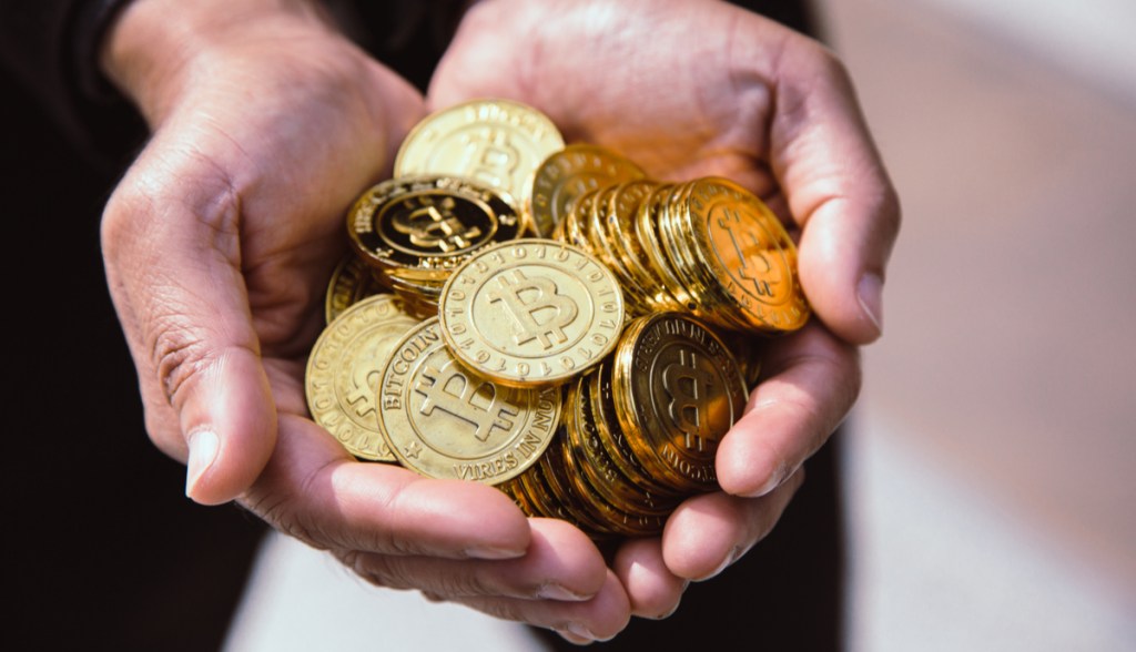 Imagem da matéria: Corretora processa clientes que aproveitaram bug para sacar mais bitcoin do que deveriam