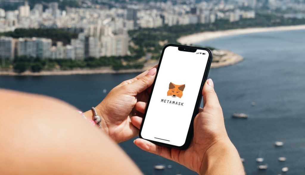 Imagem da matéria: MetaMask libera transferências instantâneas de banco para carteira de criptomoedas