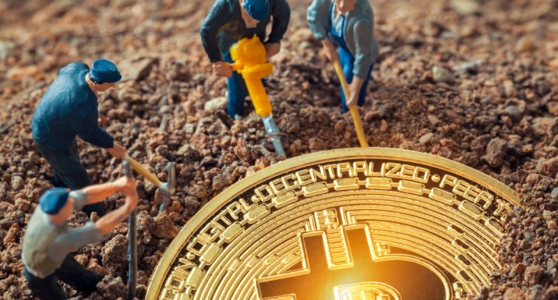 Imagem da matéria: Venda contínua de Bitcoin por mineradores faz reservas caírem para nível mais baixo em 3 anos