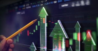 Alta de grafico mostrando mercado financeiro e de criptomoedas