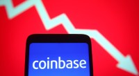 Imagem da matéria: Agência de classificação de crédito rebaixa ações da Coinbase (COIN)