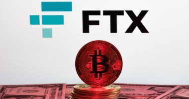 Imagem da matéria: Manhã Cripto: Bitcoin (BTC) cai 3,2% após condenação de ex-CEO da FTX; Solana (SOL) desaba 12%