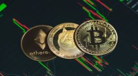 Moedas de bitcoin ethereum e dogecon enfileiradas à frente de gráfico de mercado