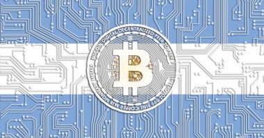 Símbolo do Bitcoin e rede de computador mescaldos com bandeira argentina