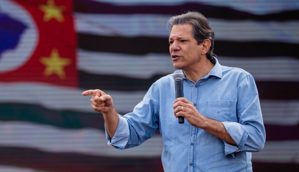 Ministro Fernando Haddad éfotografado em discurso em SP