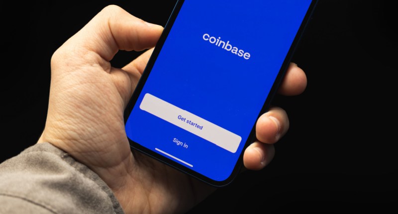 Imagem da matéria: Manhã Cripto: Coinbase é processada por violações de privacidade nos EUA e Paxos aposta em cripto no Brasil