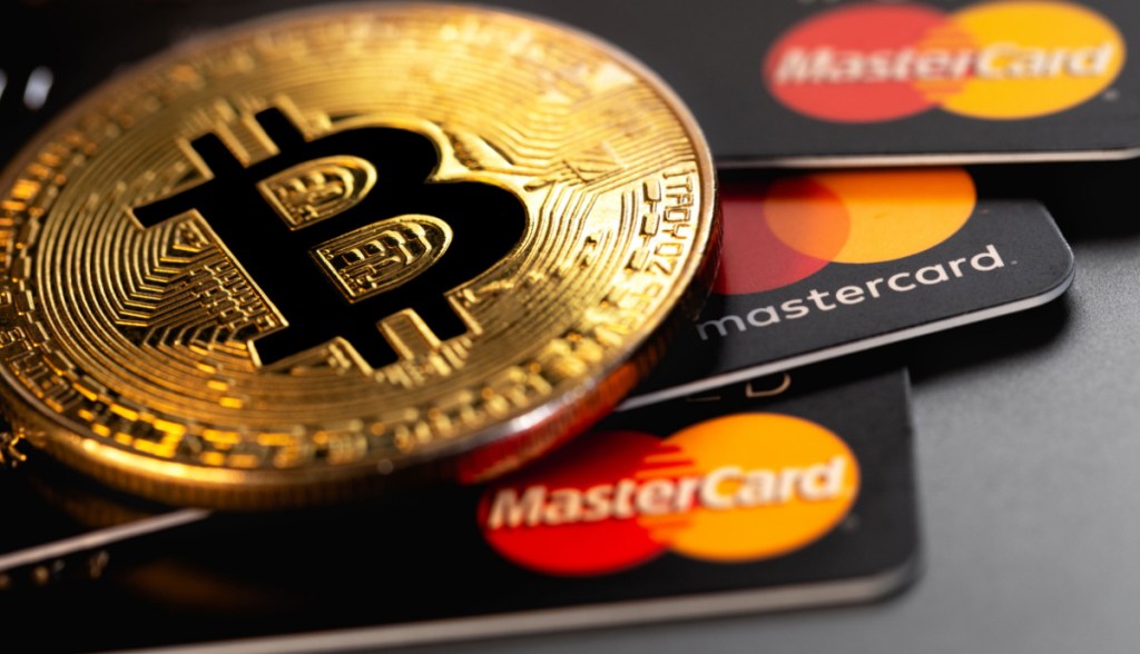Cartão de crédito com moeda de bitcoin