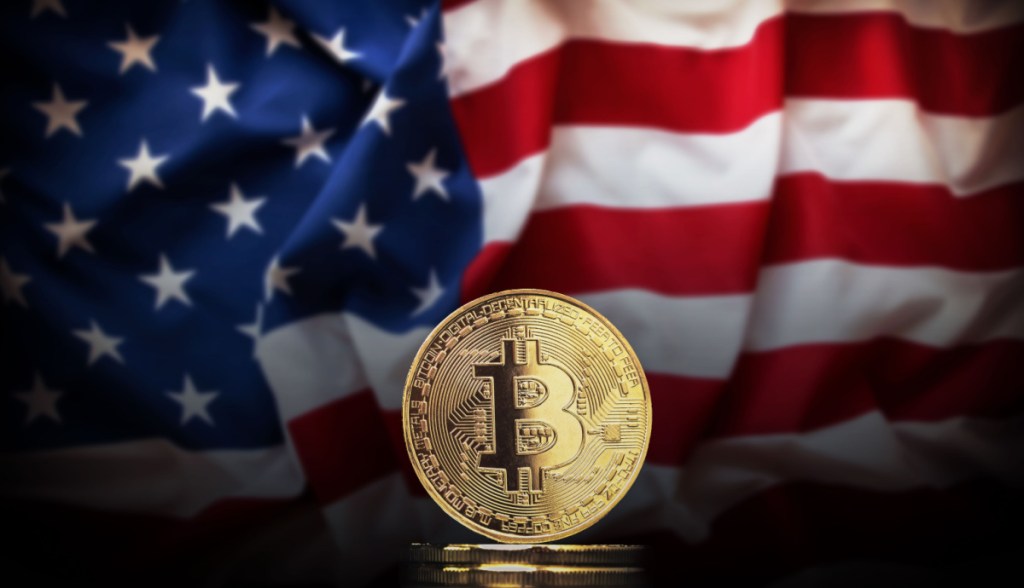 moeda de bitcoin com bandeira dos EUA no fundo