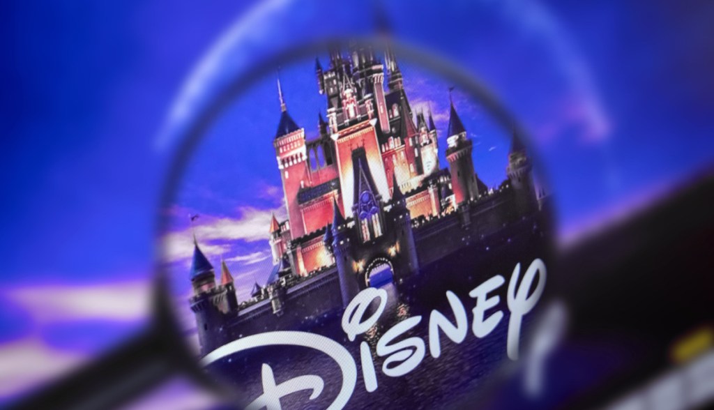 Castelo da Disney visto de uma lupa