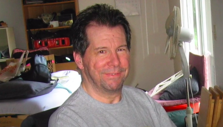 Hal Finney posa para foto