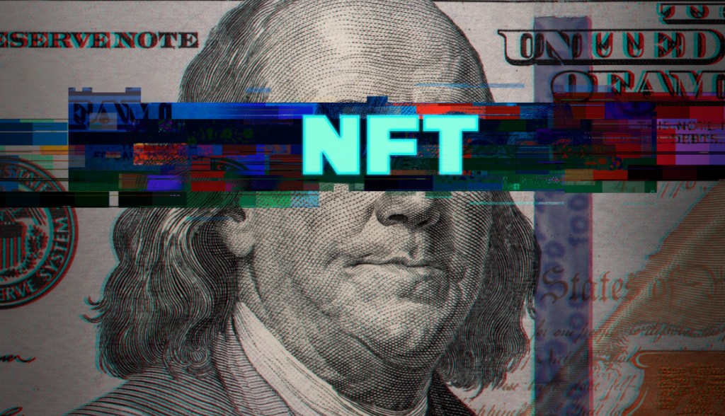 Faixa borrada com sigla NFT sob nota de dólar