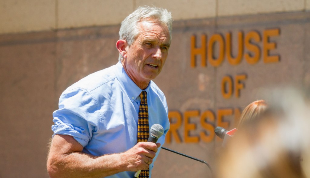 Imagem da matéria: Robert Kennedy Jr. diz que faria governo dos EUA comprar US$ 615 bilhões em Bitcoin